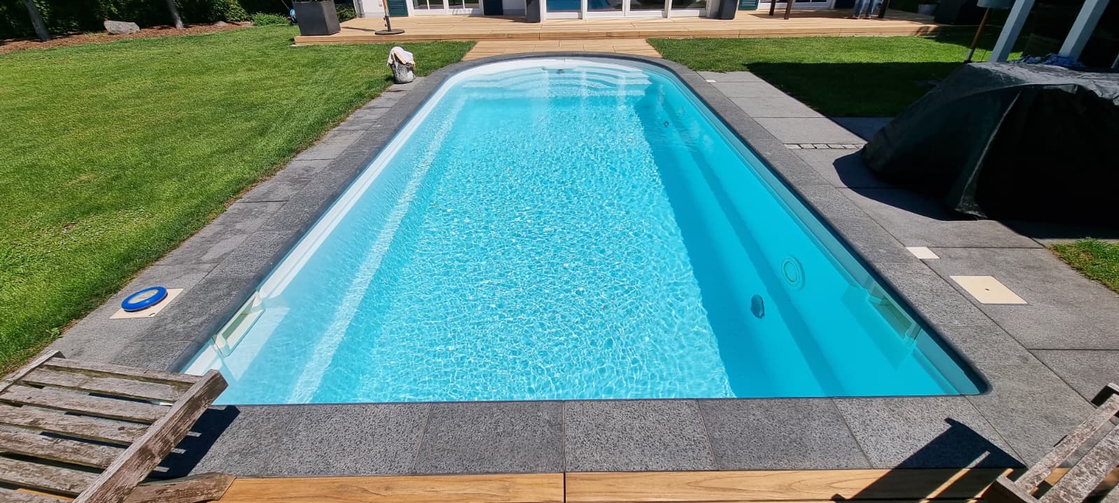 Terrasse mit Holz-Pool