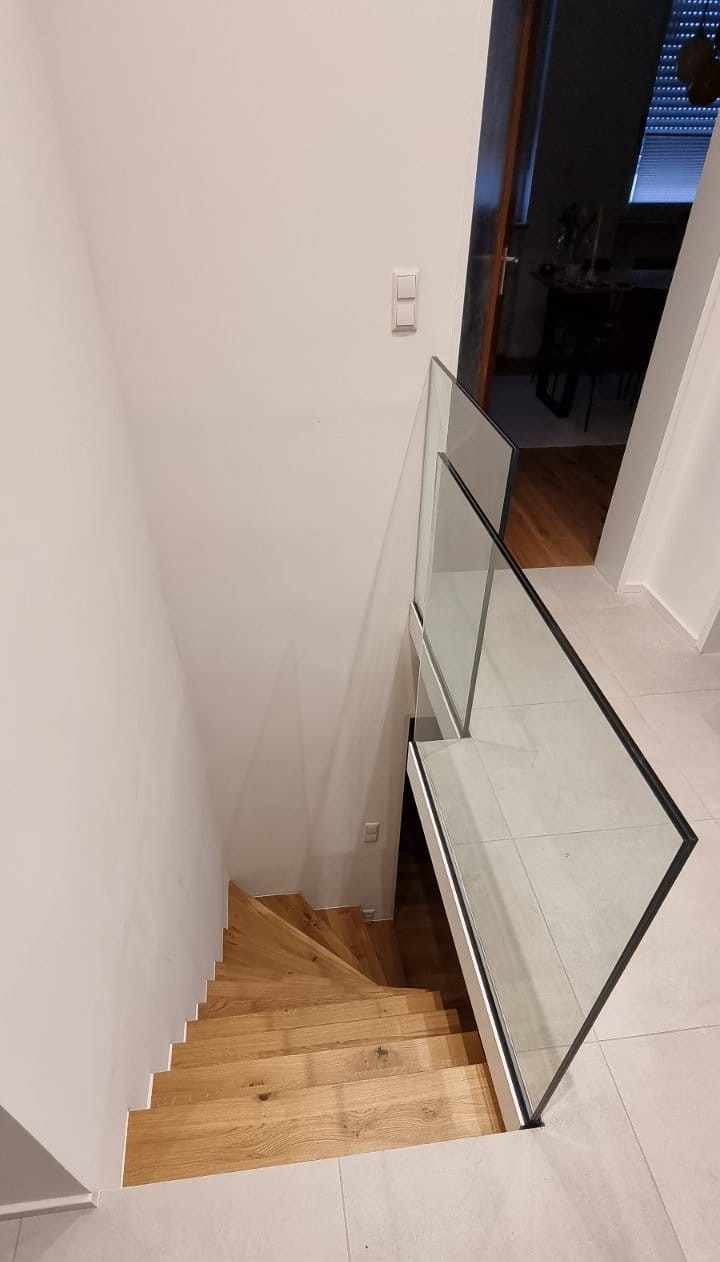 Elegante Holztreppe